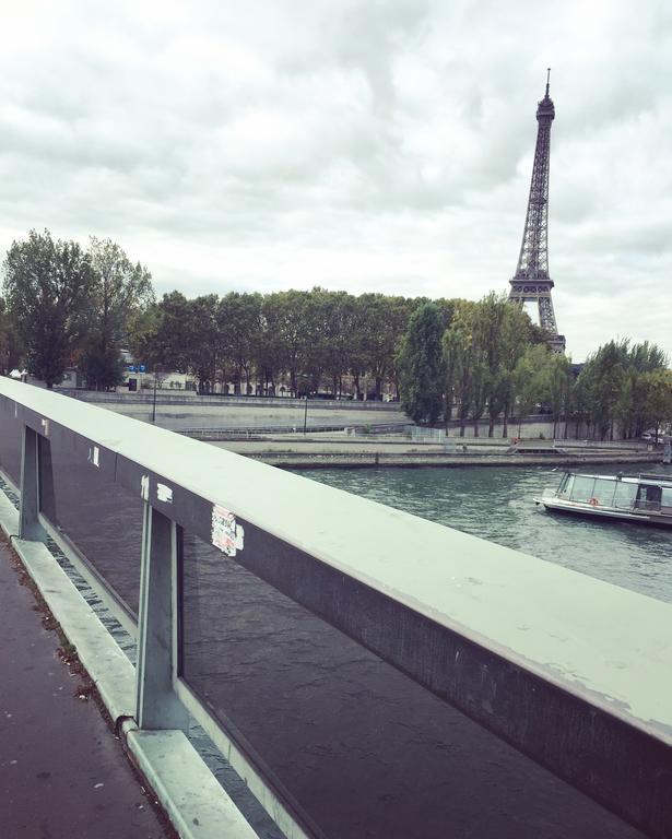 Апартаменты Eiffel Tower Champs De Mars Париж Экстерьер фото